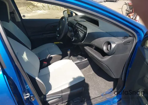 2018 Toyota Prius C Technology z USA, uszkodzony, nr VIN JTDKDTB37J1610561